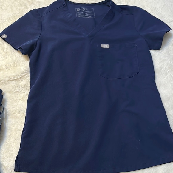 Women’s Navy FIGS Scrubs - Picture 2 of 4